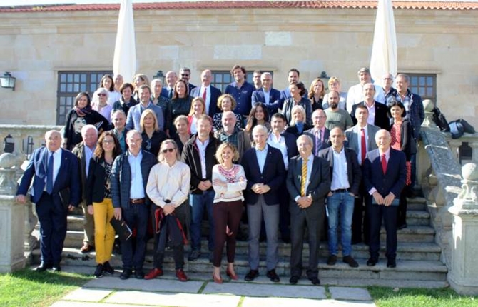 https://www.graduadossociales.org/getFile.aspx?id=a161e649945c4f60b76e7b2e8b7e449f.jpg