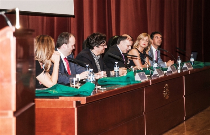 https://www.graduadossociales.org/getFile.aspx?id=aabee66629b343ceaa1573b9897828e2.jpg
