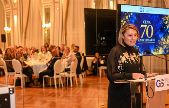 https://www.graduadossociales.org/getFile.aspx?id=ae5153099ba34b0186272c1645400a9e.png