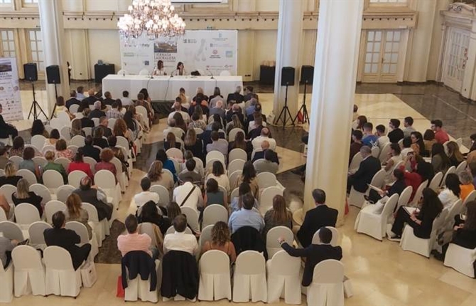 https://www.graduadossociales.org/getFile.aspx?id=b160d98b4edb45a6aec5bfa97a9157b2.jpg
