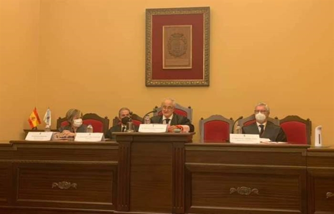 https://www.graduadossociales.org/getFile.aspx?id=b362b0dc32f54797ba2e2aa953e03dd0.jpg
