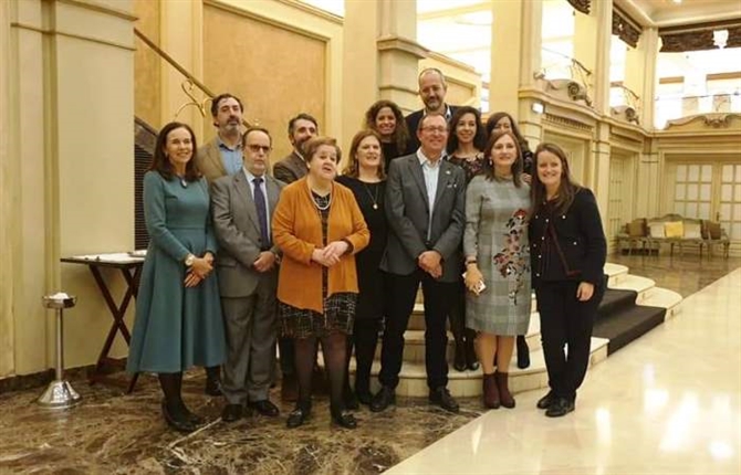 https://www.graduadossociales.org/getFile.aspx?id=b43f11b1580f40039db5b17b2d7dc7d0.jpg