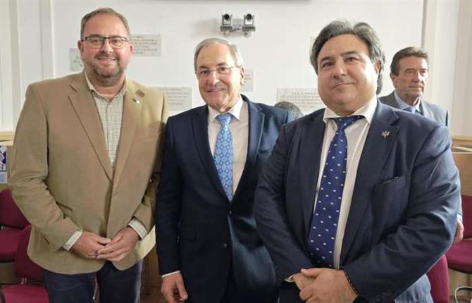 https://www.graduadossociales.org/getFile.aspx?id=b7210811be064b9088ea0a5a47bacc9c.jpg