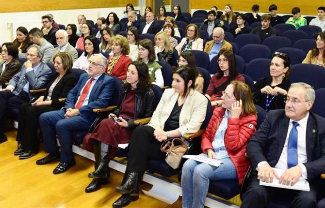 https://www.graduadossociales.org/getFile.aspx?id=b8a21aa9a8fd4621b83a51a739662f4c.jpg