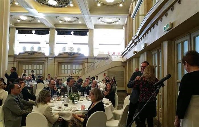 https://www.graduadossociales.org/getFile.aspx?id=b917b206a99a4a1d9047d2657ea3ad03.jpg