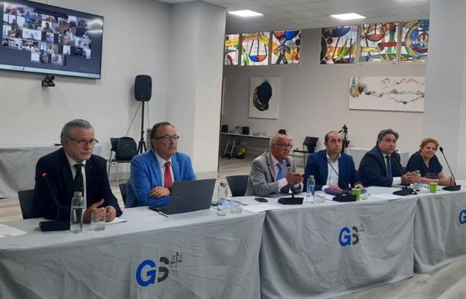 https://www.graduadossociales.org/getFile.aspx?id=b9a841a2e79f4897b9047302be003988.jpg