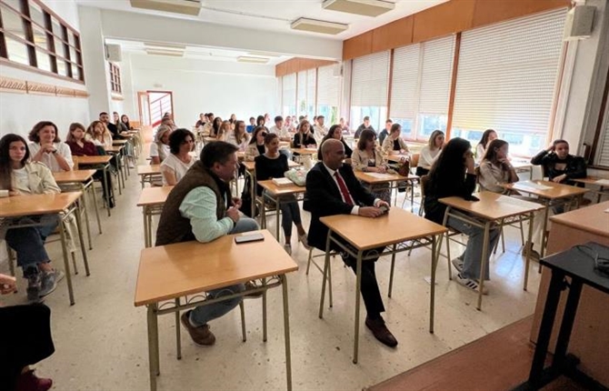 https://www.graduadossociales.org/getFile.aspx?id=be0d79799e9941a3ae1c56ce9e490293.jpg