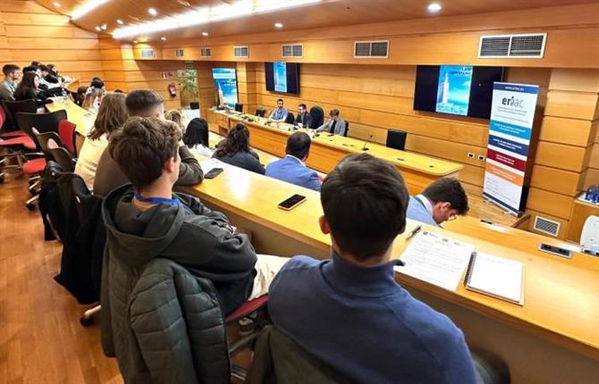 https://www.graduadossociales.org/getFile.aspx?id=c72b742ebb0847988cf984340ccf92a4.jpg