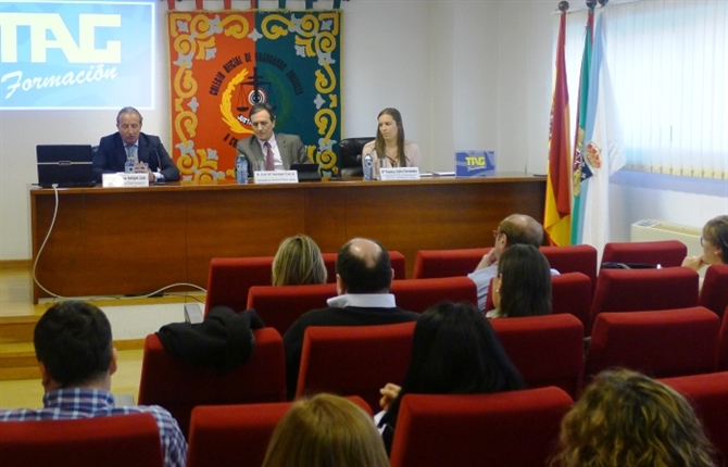 https://www.graduadossociales.org/getFile.aspx?id=dc97021cc06e43fab4b0b8b15b319af5.jpg