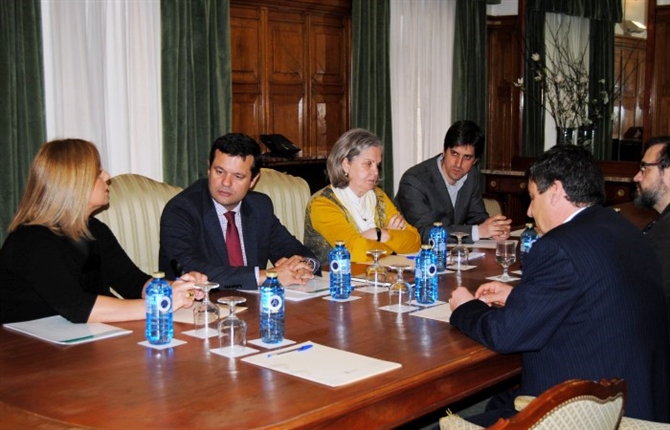 https://www.graduadossociales.org/getFile.aspx?id=e3e868e3378640ffa3d0f8d7159e83ab.jpg