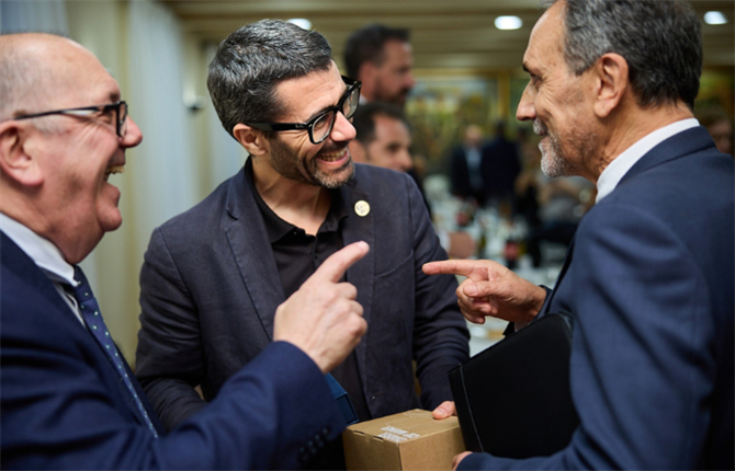 https://www.graduadossociales.org/getFile.aspx?id=e5d37bcb9b844c139395a7f4c275495d.png