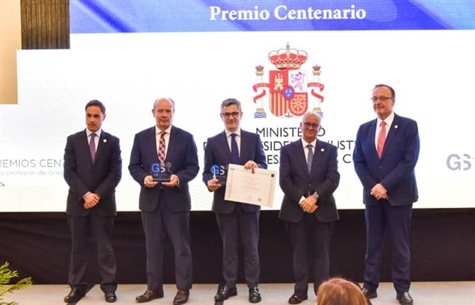 https://www.graduadossociales.org/getFile.aspx?id=e9d22e4b092f412fa4efa7bfa28380fe.jpg