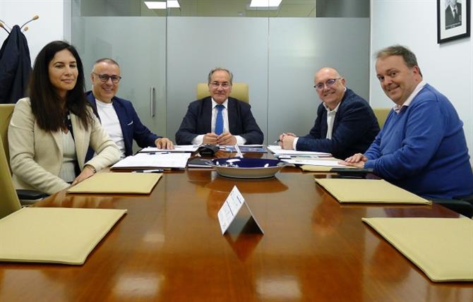 https://www.graduadossociales.org/getFile.aspx?id=efeaff7cf85e4c509e4a47628d504768.JPG