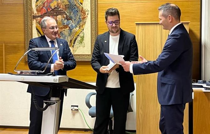 https://www.graduadossociales.org/getFile.aspx?id=f208483dcda04e1cab8c382b945ec6f6.jpg