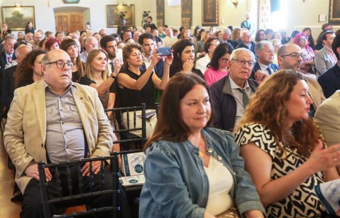 https://www.graduadossociales.org/getFile.aspx?id=f21eef196f1940ee87c02f3de2c675c7.jpg