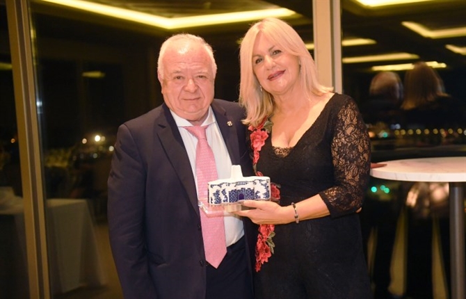 https://www.graduadossociales.org/getFile.aspx?id=f2ca2ddbeff94e8ca764e11ec689a738.JPG