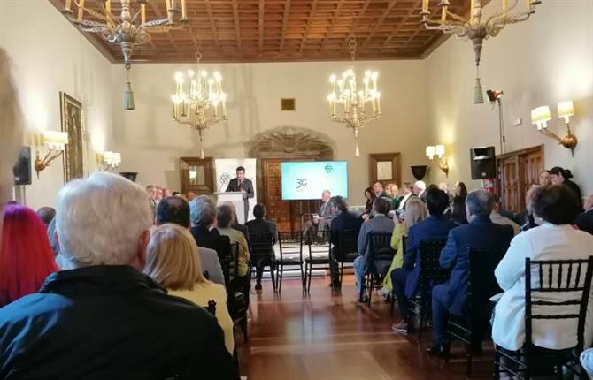 https://www.graduadossociales.org/getFile.aspx?id=f859ebbca8f84e0fb28b1344372afe3f.jpg