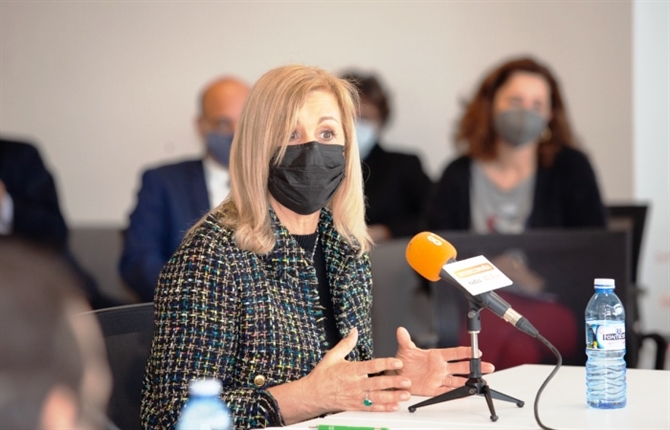 https://www.graduadossociales.org/getFile.aspx?id=f916566150bf4aecb8158fa7ccb43bc9.jpg