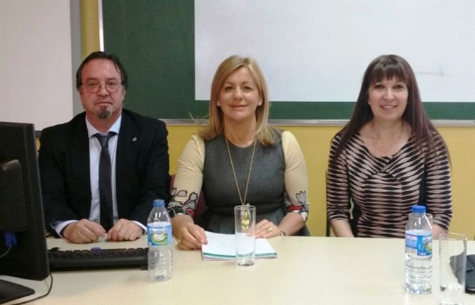 https://www.graduadossociales.org/getFile.aspx?id=fb1357de2cbd463889f6a0814e643d5d.jpg