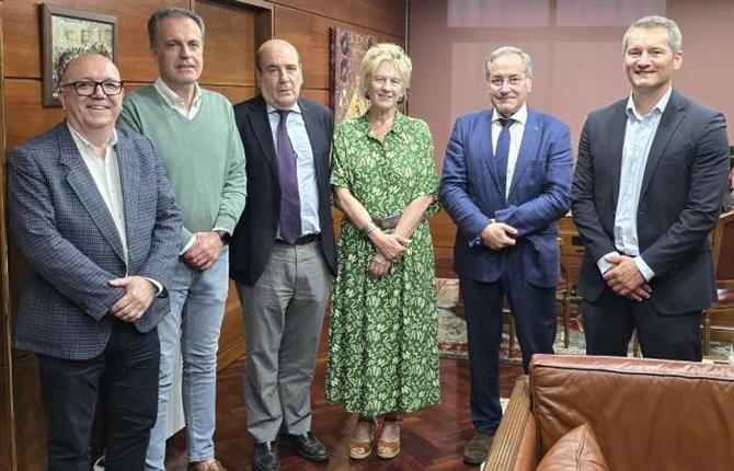 https://www.graduadossociales.org/getFile.aspx?id=fc5c382b84474812ade3d4d5b84b2f15.jpg
